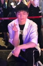 DAY6_rang's tweet image. 멤버별 하트 포즈
🐻 손하트+ 양쪽 윙꾸
🐶 정직 손하트 갱얼쥐 (증명사진st)
🦊🐰 ? 하트긴 하트인데...1층과 2층이 나뉜듯한..,,.ㅋㅋㅋㅋㅋㅋㅋㅋㅋㅋㅋ