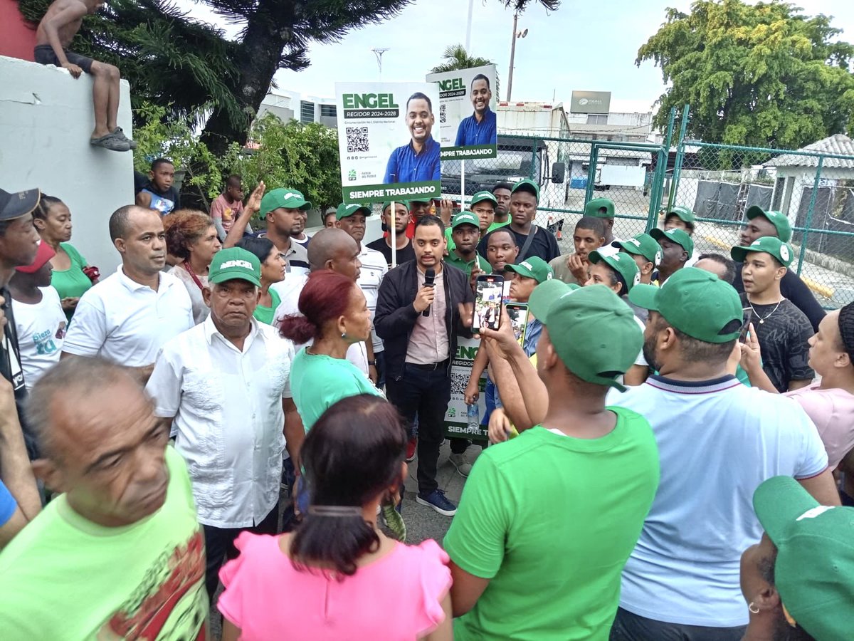 EngelRosarod's tweet photo. 🗣️2024 ¡A trabajar con más fuerza!
Hoy retomamos las calles de nuestra circunscripción No. 1, para seguir sumando más personas a favor de nuestro proyecto por una #CiudadMásOrdenada🔥
#EngelRegidorDN #EngelRegidor #CircDN https://t.co/Cyc5PdUCX6