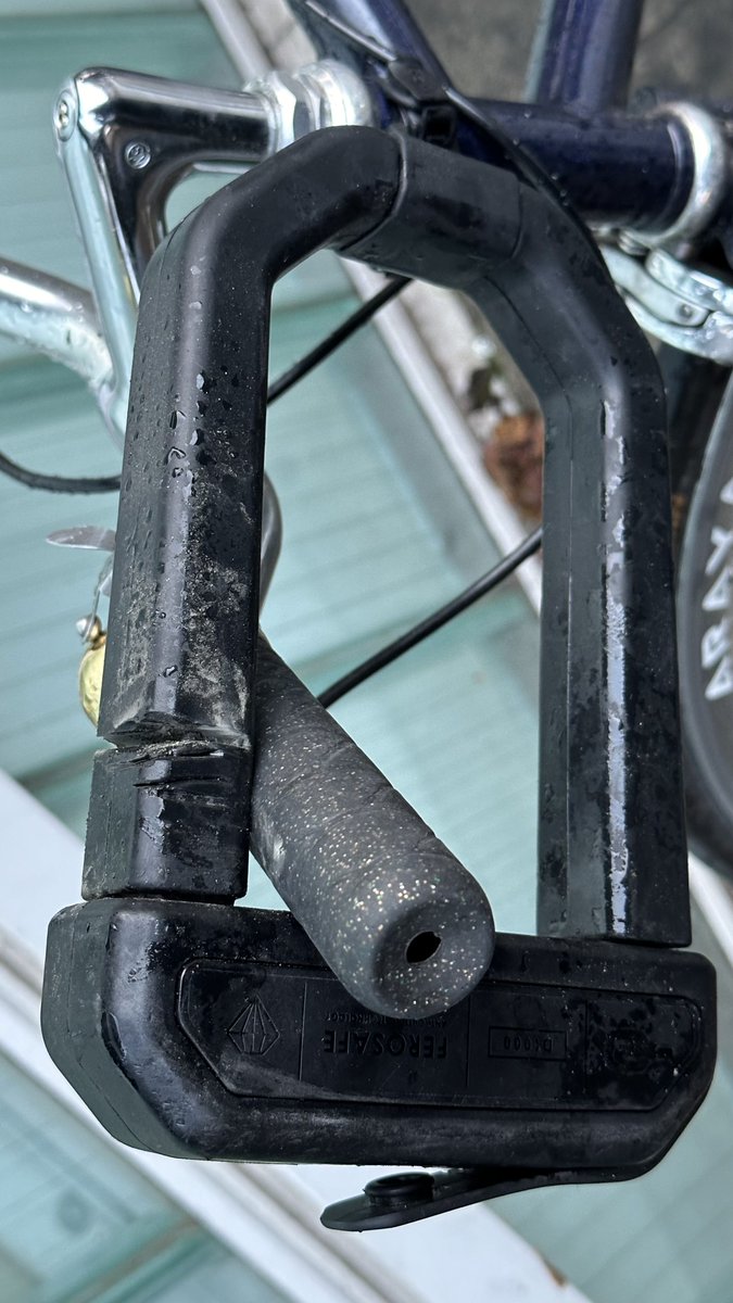 Jet nearly lost his bike, but our Hiplok D1000 stood strong and saved the day! 🔒💪 “My Hiplok D1000 saved my bike !!!!!” – Jet

Get ultimate security with the D1000 – because every rider deserves to keep their ride safe! 

hiplok.com/product-catego…