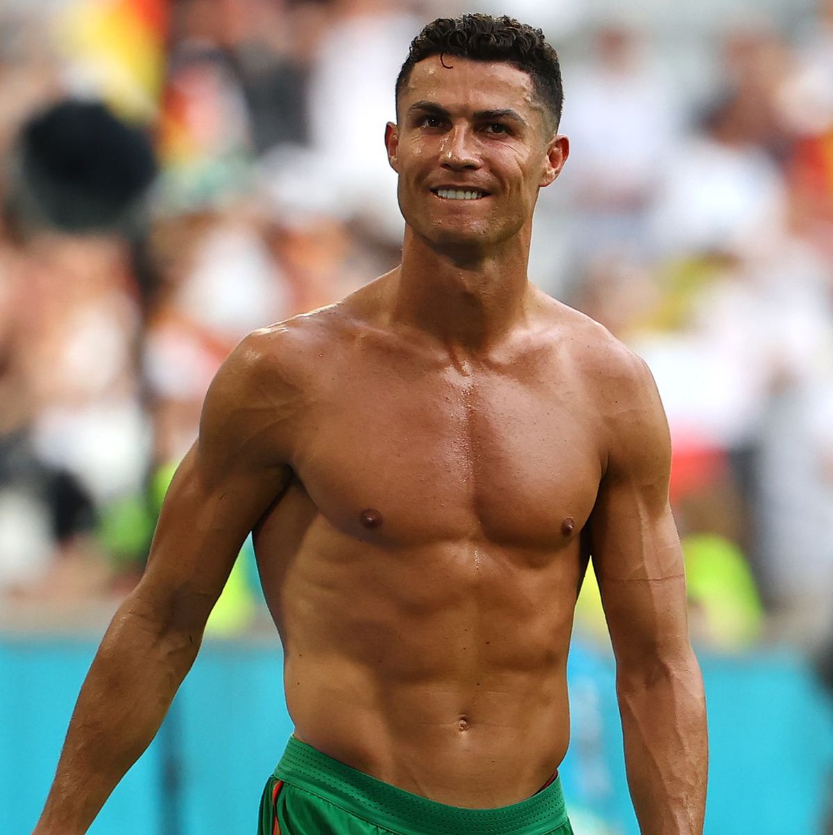 ElInmortal____'s tweet photo. Cristiano Ronaldo y el rival más duro al que se ha enfrentado. https://t.co/C1yTmkzyo4