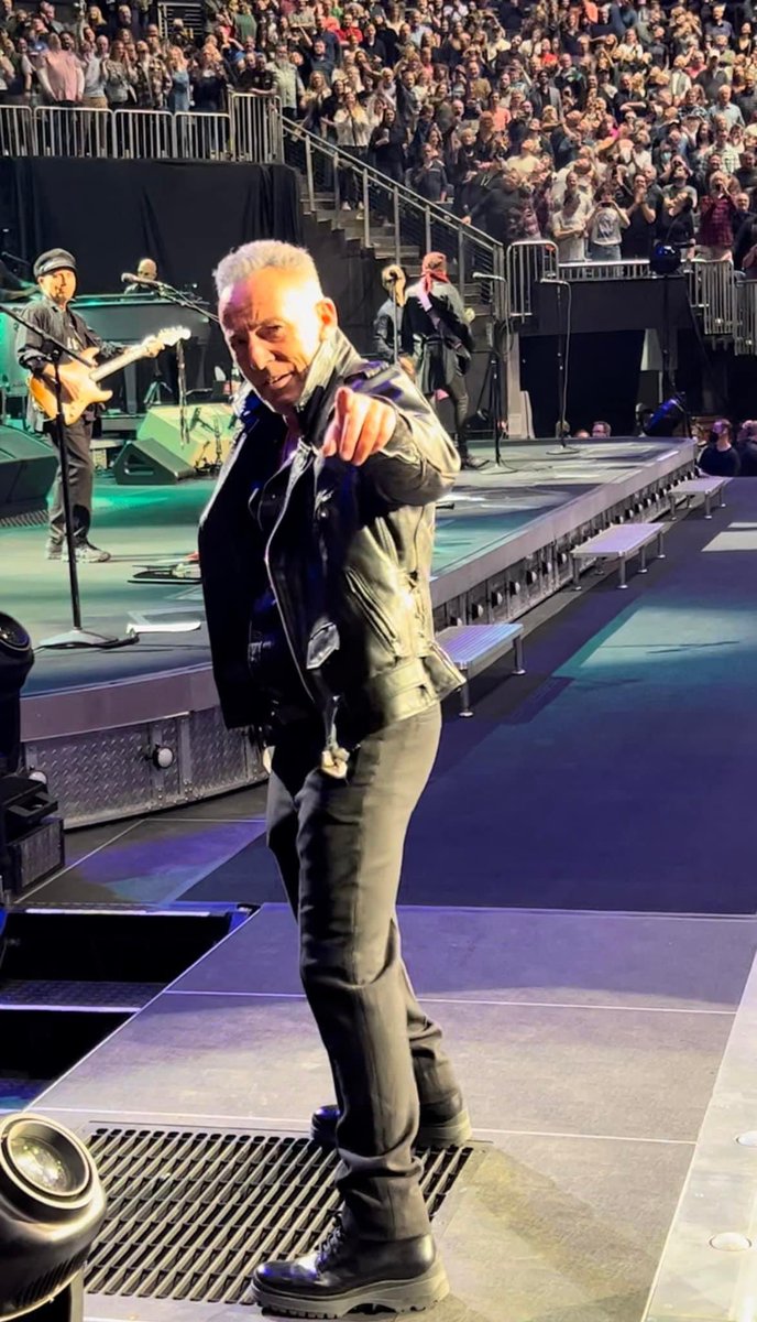 SwenReuben's tweet image. Atlanta!! Fun moment in the show🎶 Not a bad seat either ! #springsteen2023