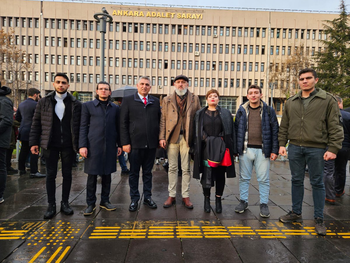 Ahmetucugsen1's tweet photo. Bugün 6. Bölge başkanımız ve Konya İl Başkanlığı öncülüğünde Gençlik Kolları olarak tutuklu Türk milliyetçisi gazetecilerin duruşmasına katıldık. Hak yerini buldu ve tahliye kararı çıktı. 
Yaşasın hürriyet,
Yaşasın Türkiye Cumhuriyeti,
Ne mutlu Türküm diyene! https://t.co/UCWHiN24Vq