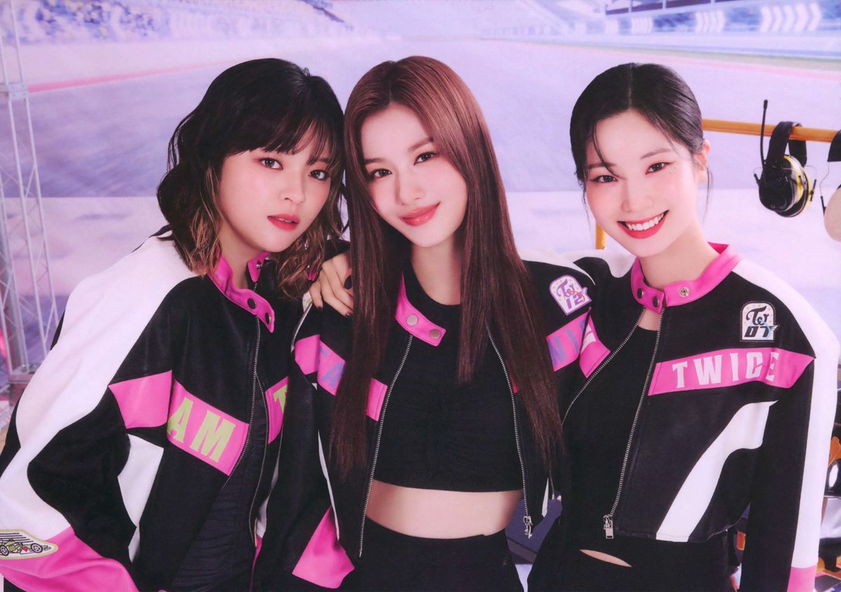 SCAN] TWICE JAPAN SEASON'S GREETINGS 2024 'Circuit24' - ONCE JAPAN