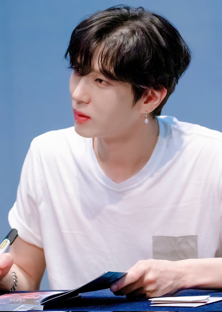 Nyangwoons's tweet photo. GOD. HE IS BEAUTIFUL. https://t.co/4fnfhEIkiY