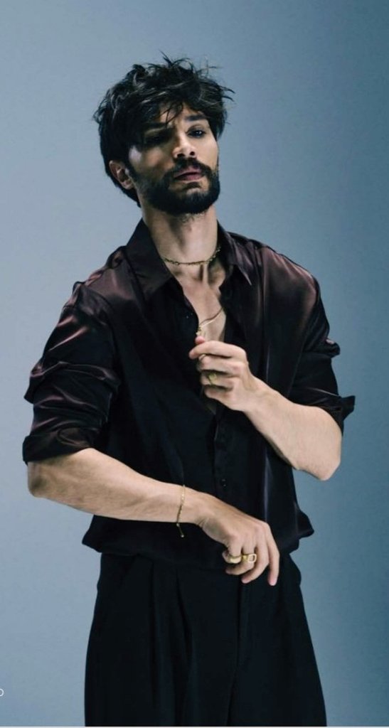 AyliSRK's tweet photo. Bu da favorim 🔥😍 #İlhanŞen #BeManMagazine #Safir https://t.co/UEkcpT9vcJ