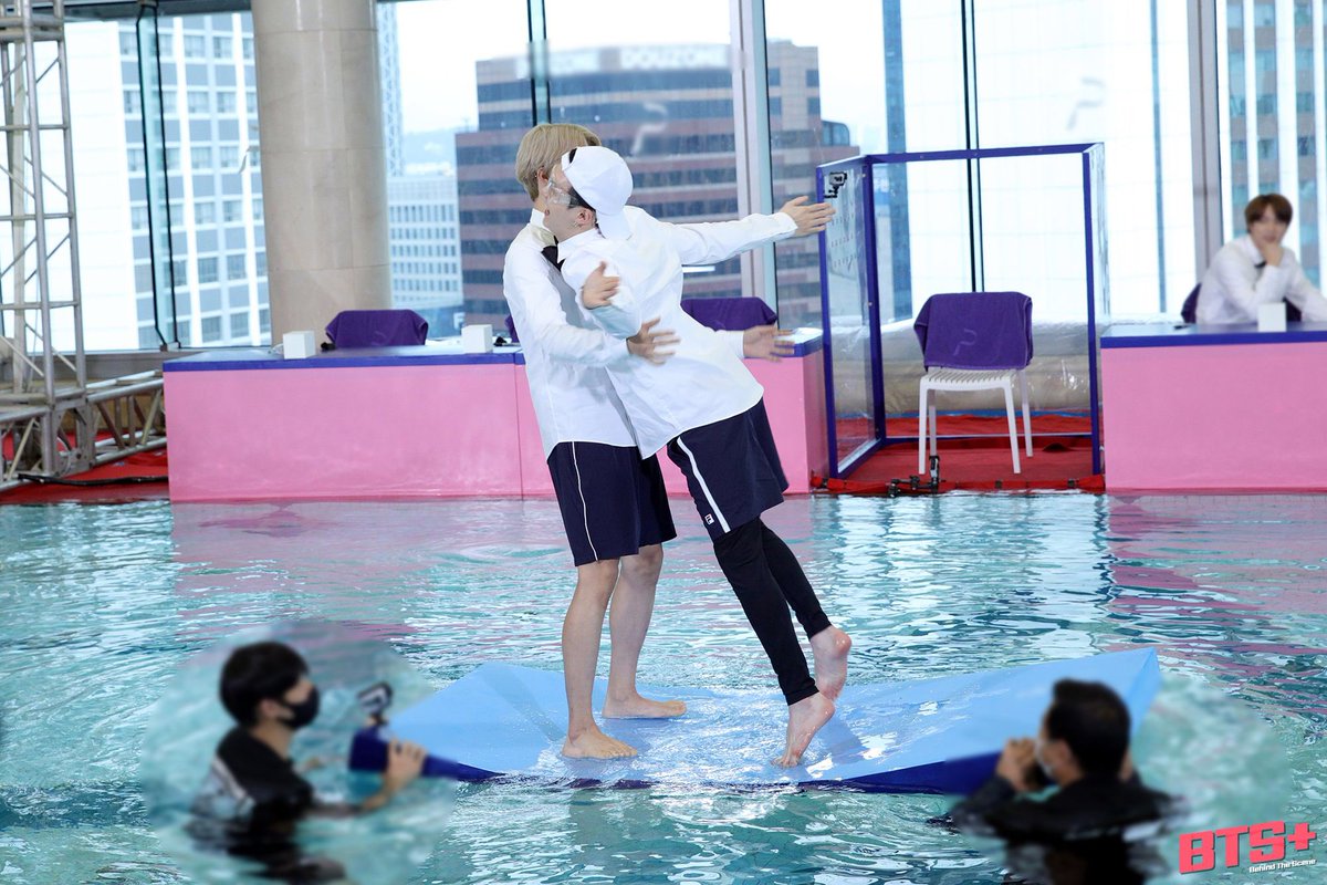 BTSWorldHearts's tweet photo. Looking back some old pics of Run BTS. I missed them so muchhh😭😭😭 https://t.co/LsJ4f6JWiR