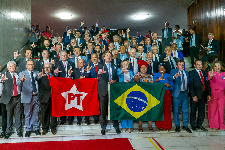 Central da Pol&iacute;tica on X: "???? Bancada do PT na C&acirc;mara se re&uacute;ne em fevereiro  para tra&ccedil;ar prioridades para 2024 A bancada do PT na C&acirc;mara dos Deputados  dever&aacute; se reunir no