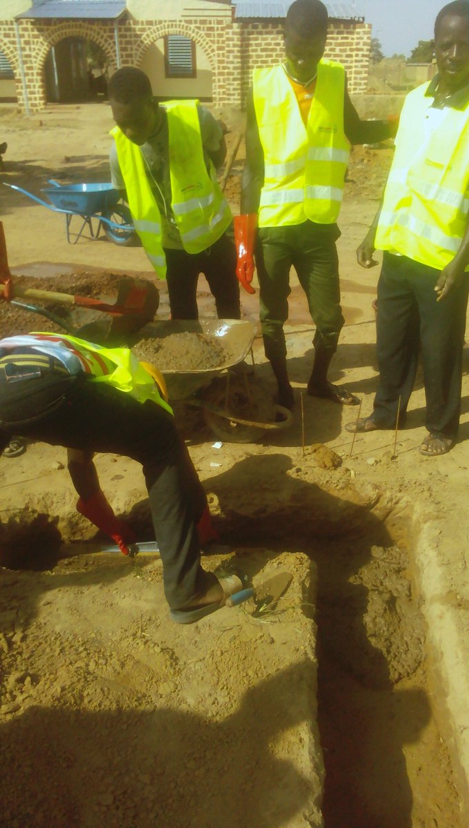 Ludovicup's tweet photo. Training on building with the local construction materials in Ouagadougou for disaster risk reduction
@bankimooncentre https://t.co/3wn1oQAzrx