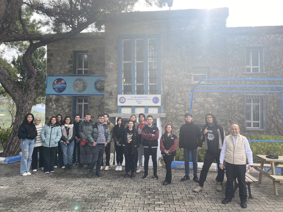 hsnldl's tweet image. Yeni yıla zaman kaybetmeden ilk etkinliğimizle başladık. Gözlemevimizin 2024 yılı ilk misafirleri Üniversitemiz Astronomi Topluluğu (@euastroege)'nun üyeleri idi.