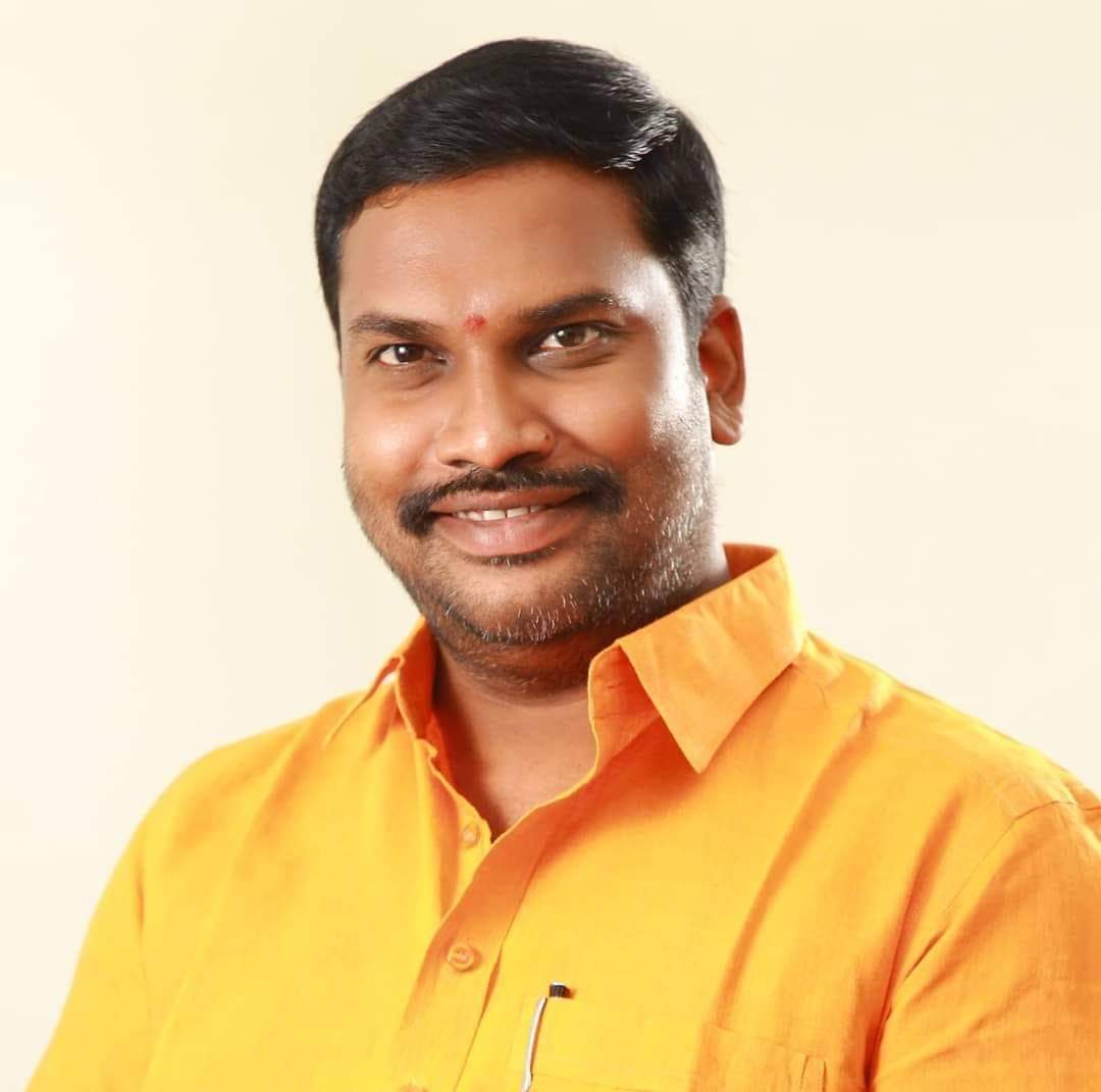Linga2599's tweet photo. @BJYMinTS ప్రధాన కార్యదర్శి 
శ్రీ @ARUN4BJYM అన్న గారికి 
హృదయ పూర్వక జన్మదిన శుభాకాంక్షలు.💐🎂🎉🎊🎆🎇
#happybirthday 
#ArunAnna

@Tejasvi_Surya @Bhanu4Bjp @JithenderkBjym @ShivaYadav144 https://t.co/39CIqxeJ21