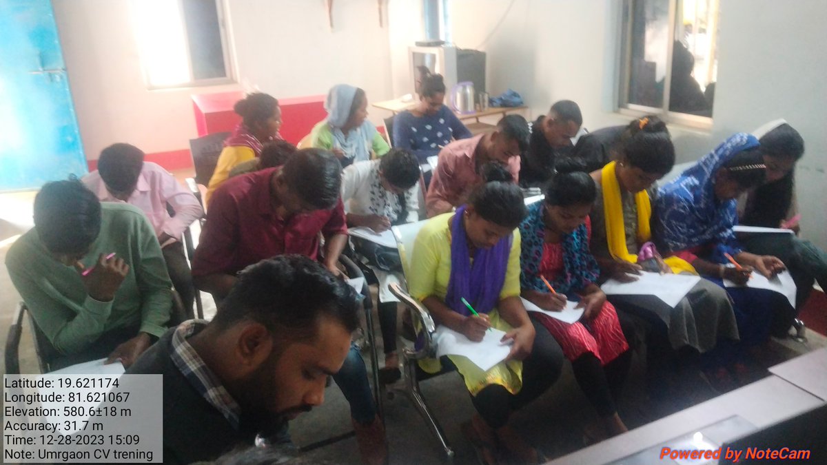 SumitraMarkam1's tweet photo. Ek divash CV trening karvate huye PA, BCCF ke sath CV logon ko apne apne gaon, ghro me saf safai rkhne ki jankari dete huye machardani lgane ka jankari dete huye, larva nast karne ki jankari dete huye @Bhupendra01234 @sksomya @Azadfhindia @rajesh_amh @GodrejAppliance https://t.co/EIWFPuzA8e
