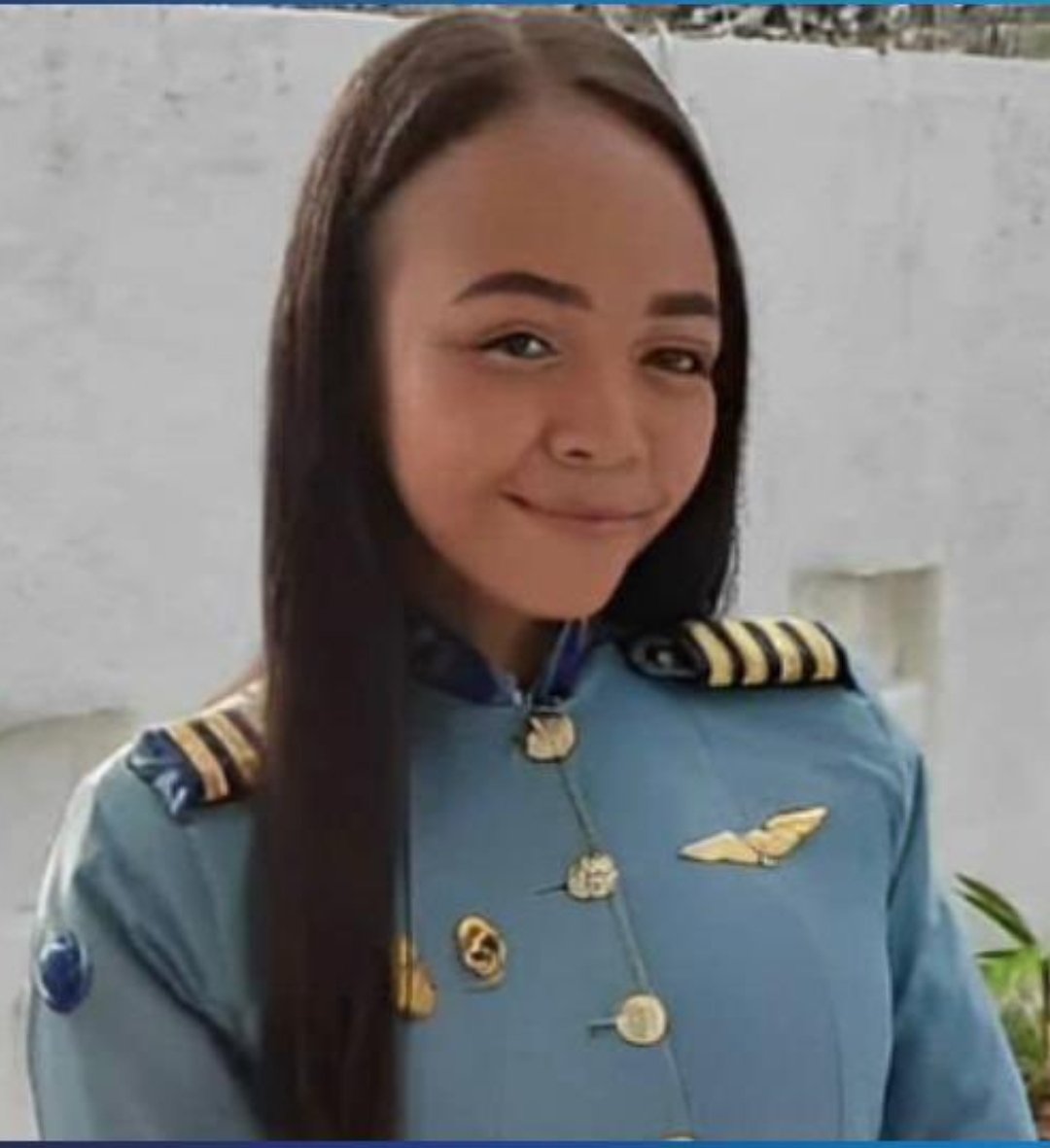 #Venezuela. Hoy, 3 de Enero,  #ElinesMariaOliveros estaría cumpliendo 22 años. Su familia todavía no ha podido obtener la 2da. Autopsia porque depende de "una orden", pero tampoco tienen justicia en su caso. Uno de los Horrores que tuvieron que escuchar es que su hija de