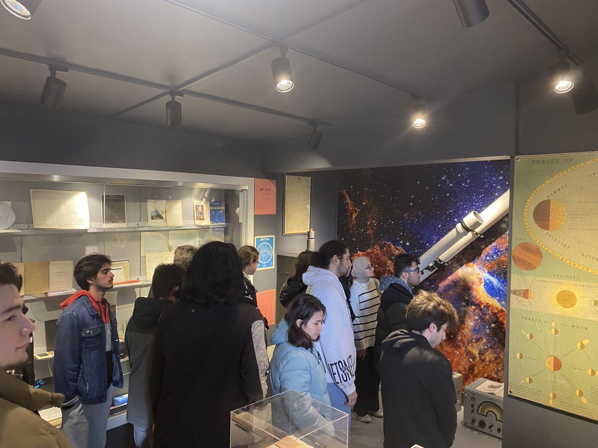 hsnldl's tweet image. Yeni yıla zaman kaybetmeden ilk etkinliğimizle başladık. Gözlemevimizin 2024 yılı ilk misafirleri Üniversitemiz Astronomi Topluluğu (@euastroege)'nun üyeleri idi.

@ProfNecdetBudak
@EUObservatory
@Yoldas_Ezgi