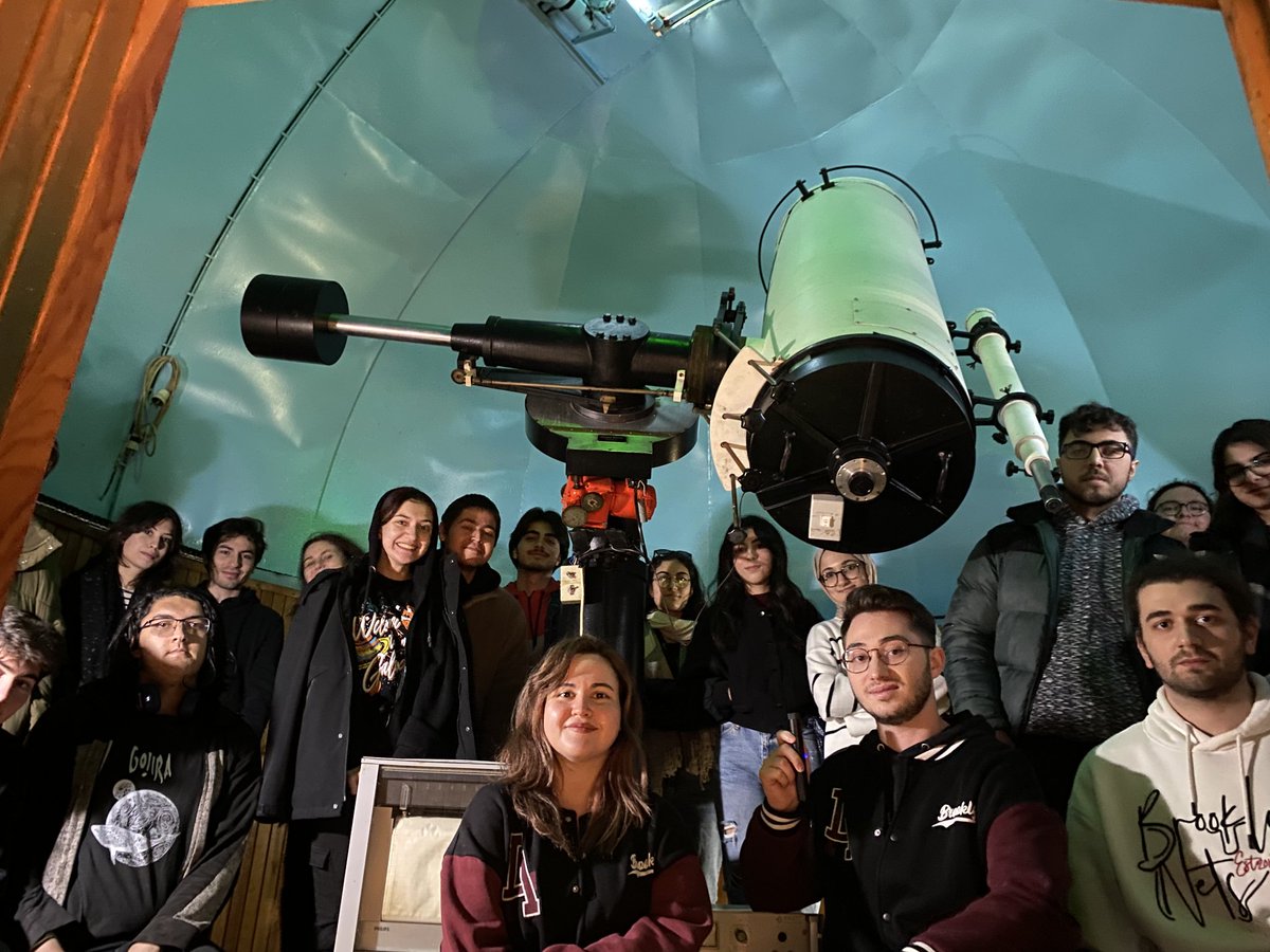 hsnldl's tweet image. Yeni yıla zaman kaybetmeden ilk etkinliğimizle başladık. Gözlemevimizin 2024 yılı ilk misafirleri Üniversitemiz Astronomi Topluluğu (@euastroege)'nun üyeleri idi.

@ProfNecdetBudak
@EUObservatory
@Yoldas_Ezgi