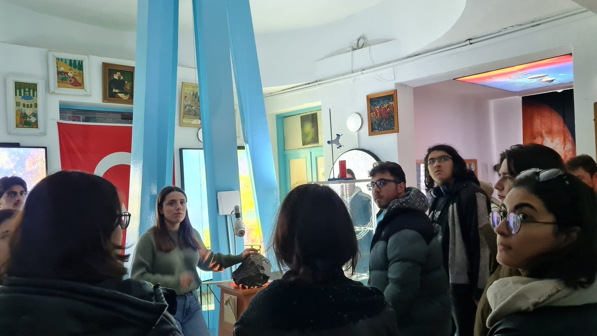 hsnldl's tweet image. Yeni yıla zaman kaybetmeden ilk etkinliğimizle başladık. Gözlemevimizin 2024 yılı ilk misafirleri Üniversitemiz Astronomi Topluluğu (@euastroege)'nun üyeleri idi.

@ProfNecdetBudak
@EUObservatory
@Yoldas_Ezgi