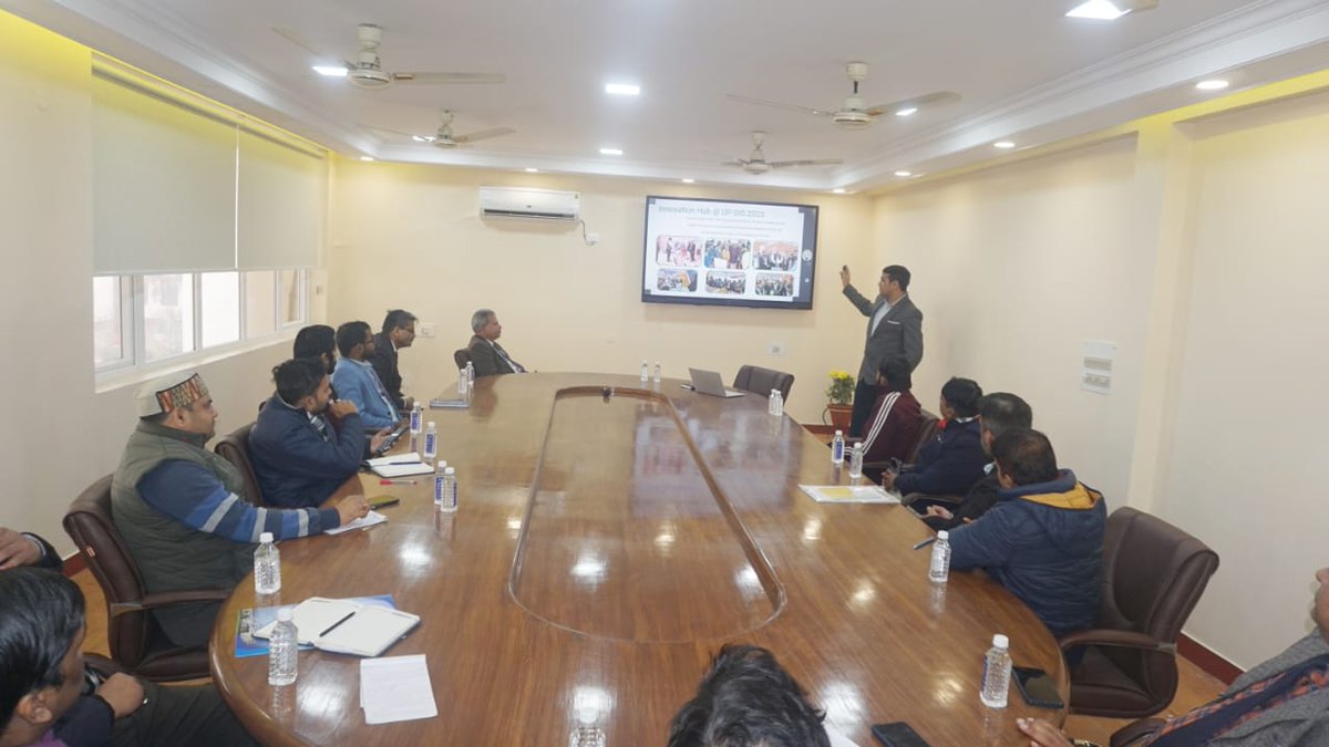 Mr. Mahip Singh, Head, Innovation Hub initiated the 'One District One Incubator' a flagship initiative of Innovation Hub, Uttar Pradesh from Gorakhpur today with an Incubators Workshop! @CMOfficeUP @ChiefSecyUP @74_alok @AKTU_Lucknow @UPStartuppolicy @_InvestUP @upmsme @UPGovt