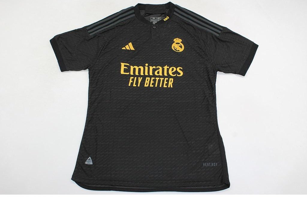 DonShelby_'s tweet image. Comienzo el año como lo acabé: sorteando camisetas de Jude Bellingham.

El ganador podrá escoger la que más le guste de nuestras tres equipaciones.

- RT este tuit.
- Seguir a @Ctinfo_17 
- Ser seguidor mío.

Doy ganador el sábado después del Arandina - Real Madrid. ¡¡Suerte!!