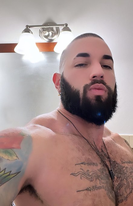 🫦 Let&rsquo;s make out 🤌 https://t.co/NStySgxf8E