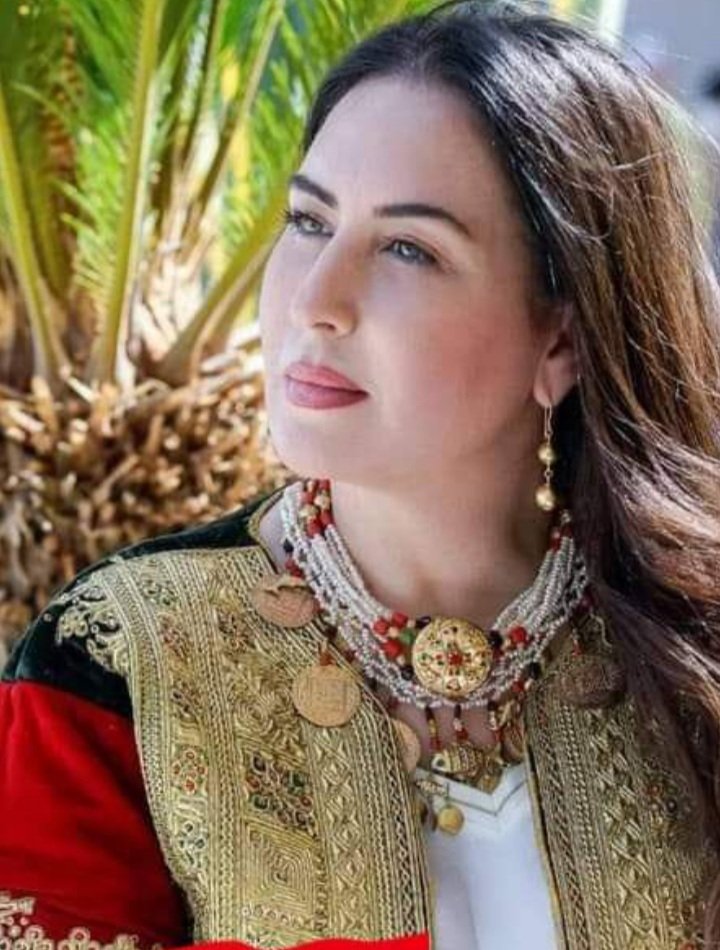 انا حين اكتب لا أخاف من انتقاد الآخرين
لأنني اكتب ما لايفهم وما لا يشعر به الا انا وأحيانا اكتب ما أشعر به ويجده غيري وصفا لما في قلبه
مساء السعادة على الجميع
 انرتم بحجم السماء