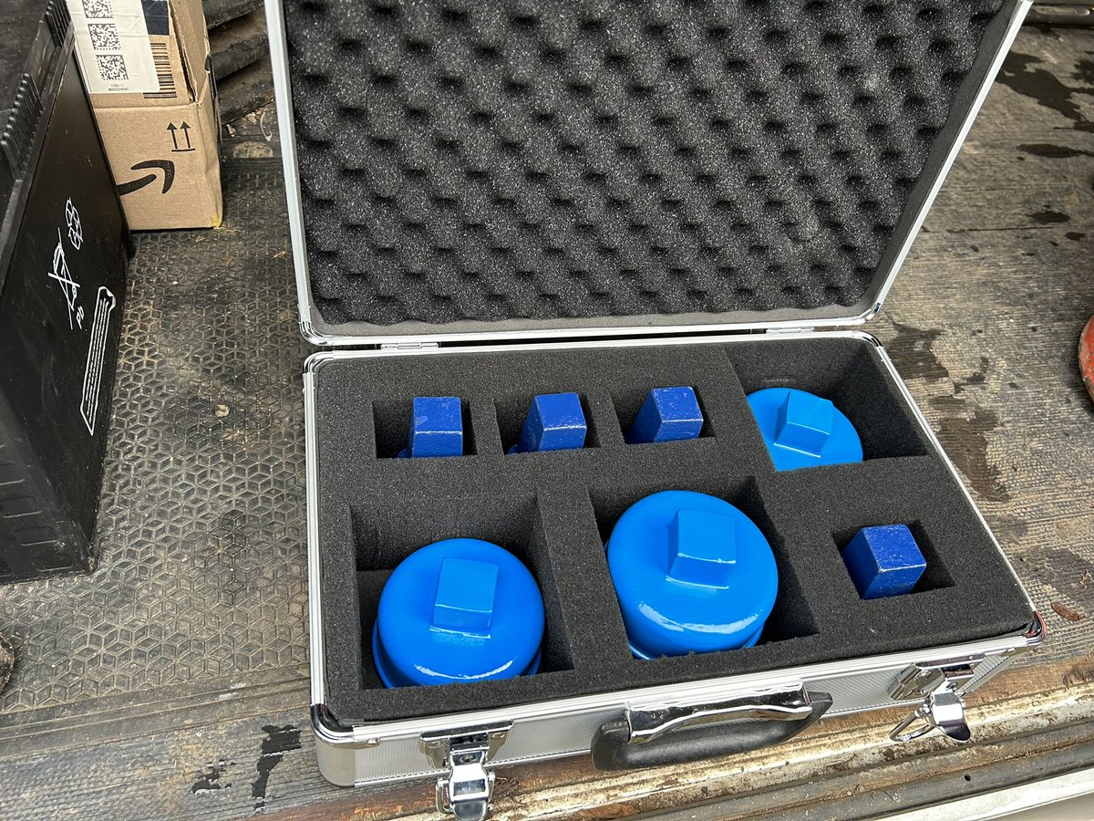 TestingHydrant's tweet photo. Installing new outlet caps, spindle adapters, signage and painting of covers whilst out inspecting and testing various hydrant systems #firehydranttesting #firesafety #sesutilities #derbyshirefireandsafety https://t.co/lk5uUbzfeK