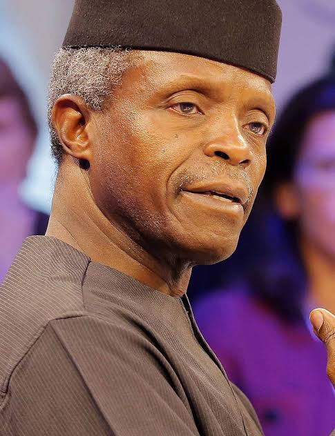 ElochukwuOhagi's tweet photo. When Buhari was declared winner in 2015, they pushed a media campaign that Goodluck Jonathan was corrupt. But no one mentioned his deputy Namadi Sambo as corrupt for the 8 years Buhari was president. They never mentioned Lamido Sanusi who was the central bank governor under Jonathan. 

After Buhari left office, no one mentioned Buhari or his deputy as corrupt. Tinubu will rather go after the central bank governor who is from the East. 

After 8 years Buhari and Osibanjo weren't corrupt but Emefiele who is their boy boy is corrupt. 

This is your Nigerià. This is how they do and behave. Fulani and Yoruba aren't corrupt but others are corrupt. 

Someone should inform every Easterner that Nïgeria doesn't belong to them. You are wasting your time believing in One Nïgeria. 

You must peacefully divide Nigerià for peace to reign. 

Elochukwu Ohagi, Philosopher, Teacher and Activist, 2024.