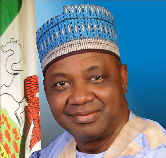 ElochukwuOhagi's tweet photo. When Buhari was declared winner in 2015, they pushed a media campaign that Goodluck Jonathan was corrupt. But no one mentioned his deputy Namadi Sambo as corrupt for the 8 years Buhari was president. They never mentioned Lamido Sanusi who was the central bank governor under Jonathan. 

After Buhari left office, no one mentioned Buhari or his deputy as corrupt. Tinubu will rather go after the central bank governor who is from the East. 

After 8 years Buhari and Osibanjo weren't corrupt but Emefiele who is their boy boy is corrupt. 

This is your Nigerià. This is how they do and behave. Fulani and Yoruba aren't corrupt but others are corrupt. 

Someone should inform every Easterner that Nïgeria doesn't belong to them. You are wasting your time believing in One Nïgeria. 

You must peacefully divide Nigerià for peace to reign. 

Elochukwu Ohagi, Philosopher, Teacher and Activist, 2024.