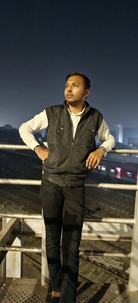 “ ષડયંત્ર “
સફળતા આપી શકે…… શ્રેષ્ઠતાં નહીં..!!! ✍️
#bhautikpatel