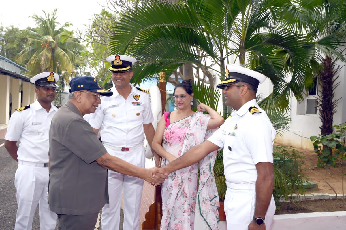 IN_HQTNP's tweet photo. As part of commemoration of 70 successful years of #NavalAviation, #INAS313 hosted a Barakhana on 03 Jan 24 to honour and felicitate the Naval Aviation #Veterans who have rendered selfless yeoman service to the nation and #IndianNavy.

1/2 https://t.co/64J5wfitnd