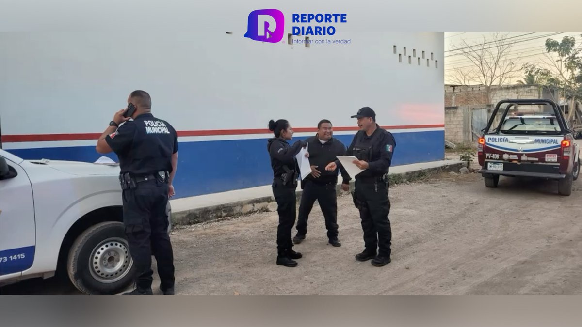 reportediariopv's tweet photo. Policía Municipal detiene a empleados desleales de paquetería por robo de paquetes

Leer nota: https://t.co/Npaix6KQEe
Redacción: Brayan Celis
#Reporte #Hoy #PuertoVallarta #Robo #Empleados #Paqueteria #RoyalPack https://t.co/IzkzgzF4hL