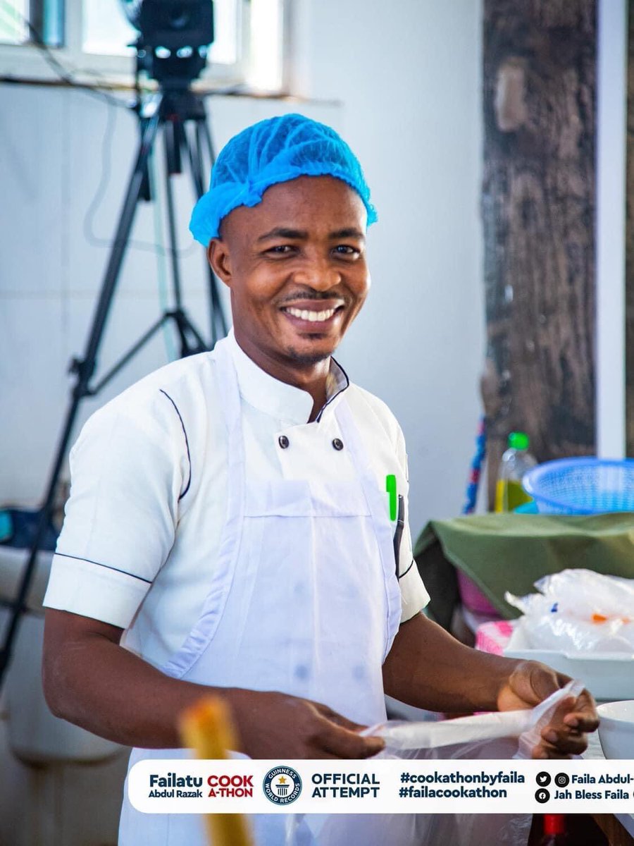 This guy is not appreciated enough…he has been with Faila since she started…he is the one supporting her in there…cutting of vegetables and others
#FAILACOOKATHON