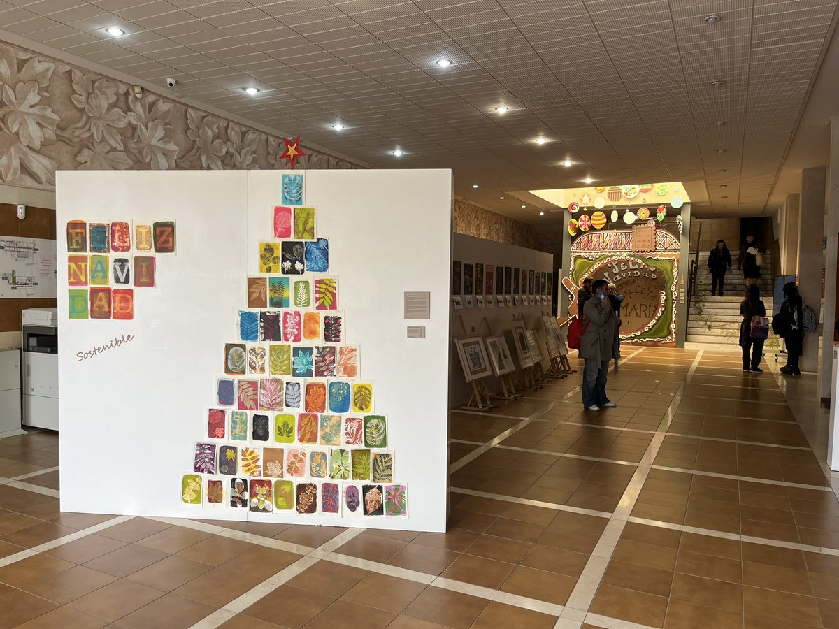 easd_tfe's tweet photo. Qué bonito y navideño quedó nuestro hall este año. 

Se acerca el momento de decirle adiós a estas fiestas y prepararnos para un 2024 de nuevos aprendizajes. 

🫶 ¡A por ello! https://t.co/LSAd1HD52s