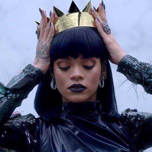 japaroldo's tweet photo. Levando em consideração que, esse ano, as pessoas que nasceram em 2006 atingirão a maioridade, achei interessante falar sobre a época em que a Rihanna era CLT! https://t.co/wIgeoFXiwt