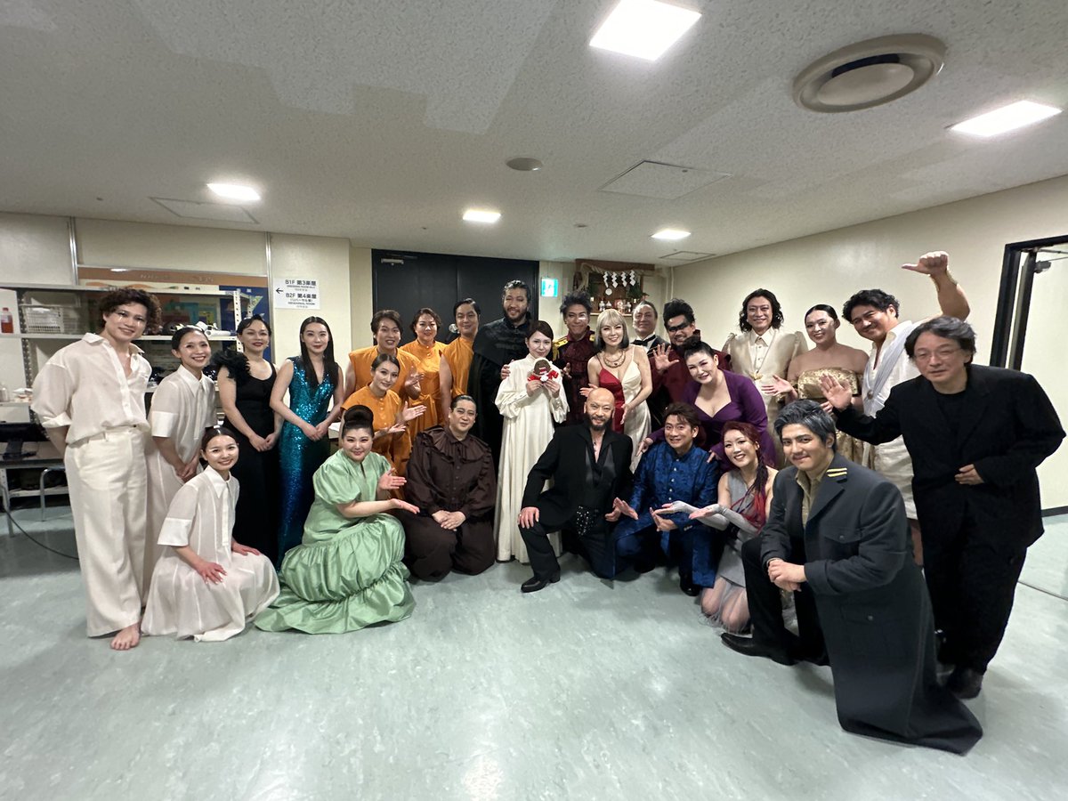 AMATI_Inc's tweet photo. 『第66回NHKニューイヤーオペラコンサート』終演
5年ぶりに登壇の沼尻竜典&「オルフェオとエウリディーチェ」の藤木大地と砂川涼子のスリーショットいただきました!
NHKプラスで1/10まで視聴可!
https://t.co/owv0RhV0XH
#NYOC
#オペラ
#どーもくん
#東京フィルハーモニー交響楽団
@nhk_classical https://t.co/S9mOkFBnw4