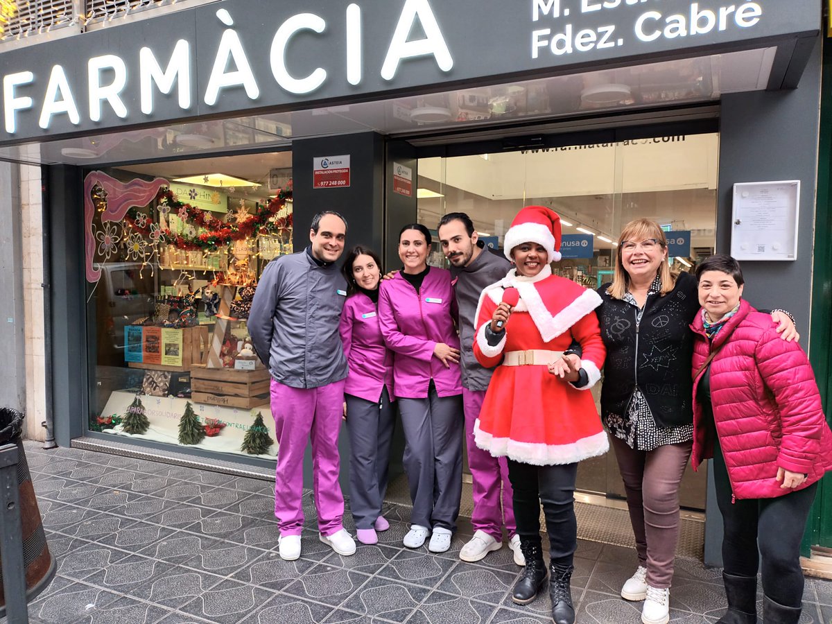AVVPereMartell's tweet photo. La Farmàcia de Pere Martell inunda el carrer amb música Nadalenca x compartir l'esperit i valors del Nadal a Tarragonins/és.

Veniu a gaudir de l'espectacle!

* Us esperem el 3  i 4 de gener, a les 12h i a les 17h, davant la Farmàcia.💫💜 https://t.co/Zjwe2uPkaC