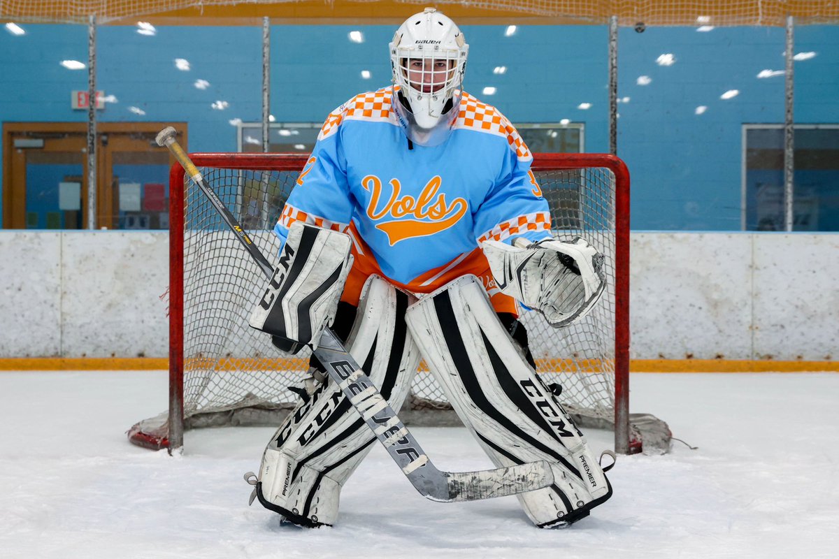 Tennessee hockey pays homage to the late Pat Summitt with their new ‘Summitt Blue’ alternates 🔥 

(via @IceVolsHockey)