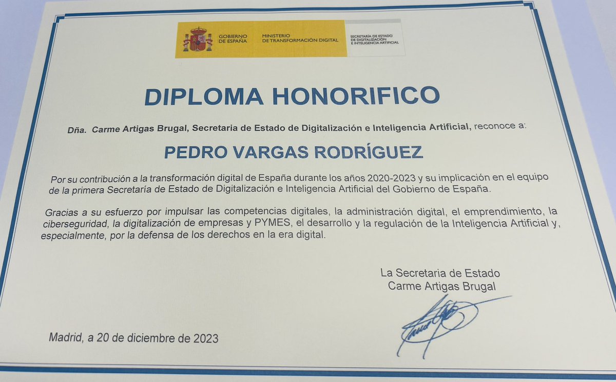 PedroVR793's tweet photo. Detalles que te alegran un miércoles gris de enero:

Gracias @carmeartigas por tu ejemplo y liderazgo de la @SEDIAgob en estos años. 
Mucha suerte y éxito en tu nueva etapa copresidiendo el Órgano Consultivo de Alto Nivel sobre IA de la @ONU_es https://t.co/kBICgbbdN0