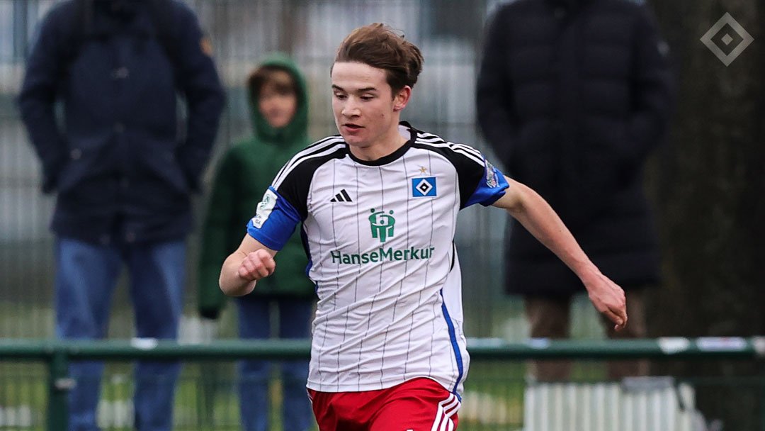 HSVYoungTalents's tweet photo. Zum Start in das neue Jahr reisen die @DFB_Junioren mit ihrer #U16 und #U17 in ein gemeinsames Trainingslager nach Spanien. Von unseren Jungs ist Karim #Coulibaly dabei. Finn #Barkowsky und Kilian #Machado stehen auf Abruf bereit.

#nurderHSV #HSVYoungTalents

📸 Michael Schwarz https://t.co/5xym3L0VSt