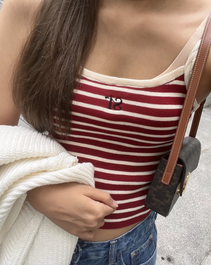 itfeelstory's tweet photo. เสื้อกล้ามที่ใส่แล้วสวยตาแตกเว่อ คนทักเยอะมากกกก แค่ใส่กับยีนส์ก็สวยแล้วอะ ผ้าคือดี ใส่สบาย ไม่ร้อนเลย ดีเทลก็สวย เหมาะกับอากาศตอนนี้สุดๆ ราคาน่ารักมาก เพิ่ม sex appeal ในตัวคุณ🤌🏻 https://t.co/bL7DAek0xS