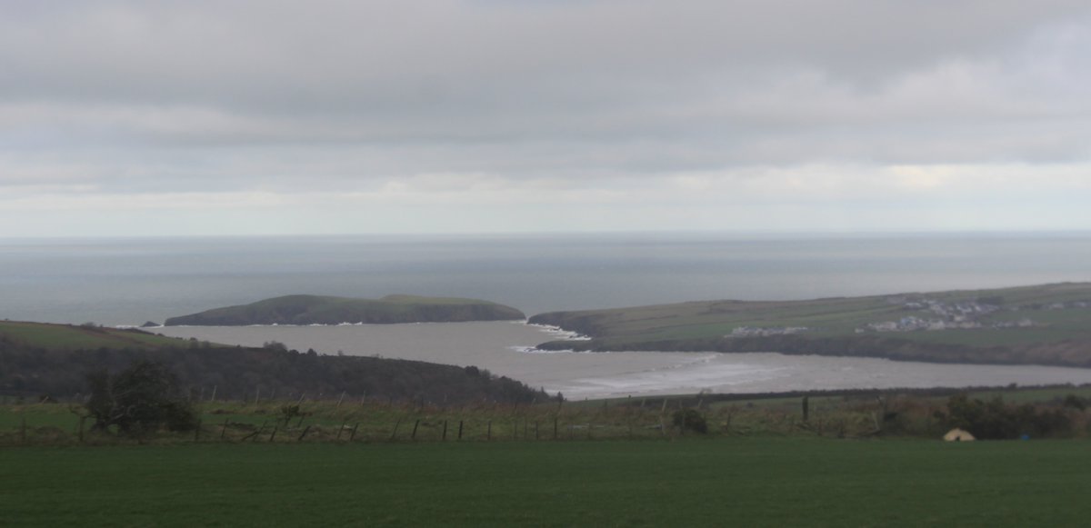 emlynevan's tweet photo. looks like the #Teifi #Tregaron flood water has reached the sea #Poppit #Gwbert #CardiganBay 🏴󠁧󠁢󠁷󠁬󠁳󠁿 https://t.co/5PQyJUCL9k