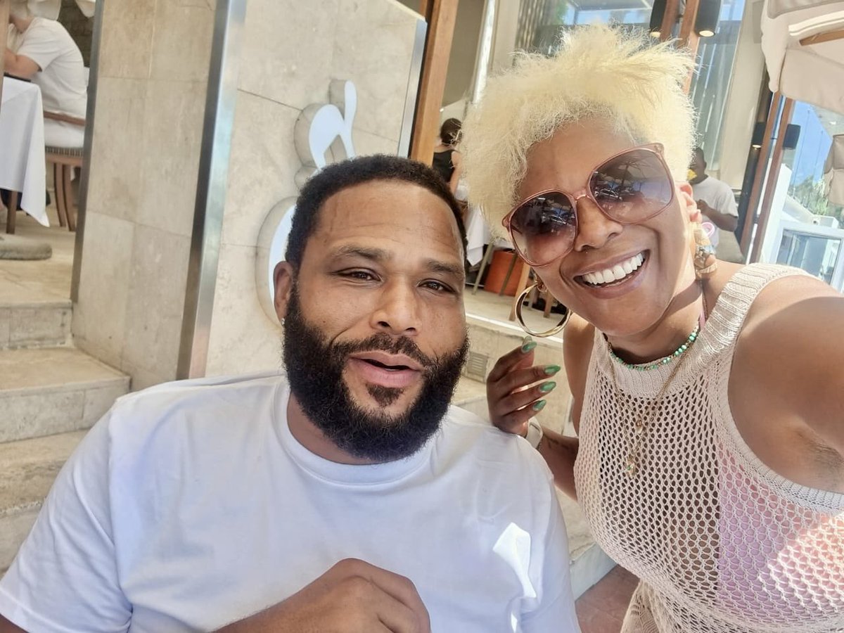 PennyLebyane's tweet photo. It's the craziest thing🤣🤣🤣 @anthonyanderson insists that l a famous star of "the house wives franchise" 🤣🤣🤣 he say's l'm the #NeneLeaks of of SA🙆🏾‍♀️🙆🏾‍♀️I'm like what the heck. It was great to see him enjoying SA. Maybe l will be a housewife in 2024🤷🏾‍♀️ https://t.co/NnLQwWNV8T