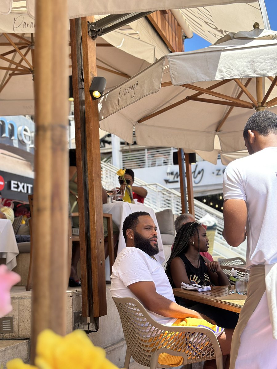 PennyLebyane's tweet photo. It's the craziest thing🤣🤣🤣 @anthonyanderson insists that l a famous star of "the house wives franchise" 🤣🤣🤣 he say's l'm the #NeneLeaks of of SA🙆🏾‍♀️🙆🏾‍♀️I'm like what the heck. It was great to see him enjoying SA. Maybe l will be a housewife in 2024🤷🏾‍♀️ https://t.co/NnLQwWNV8T
