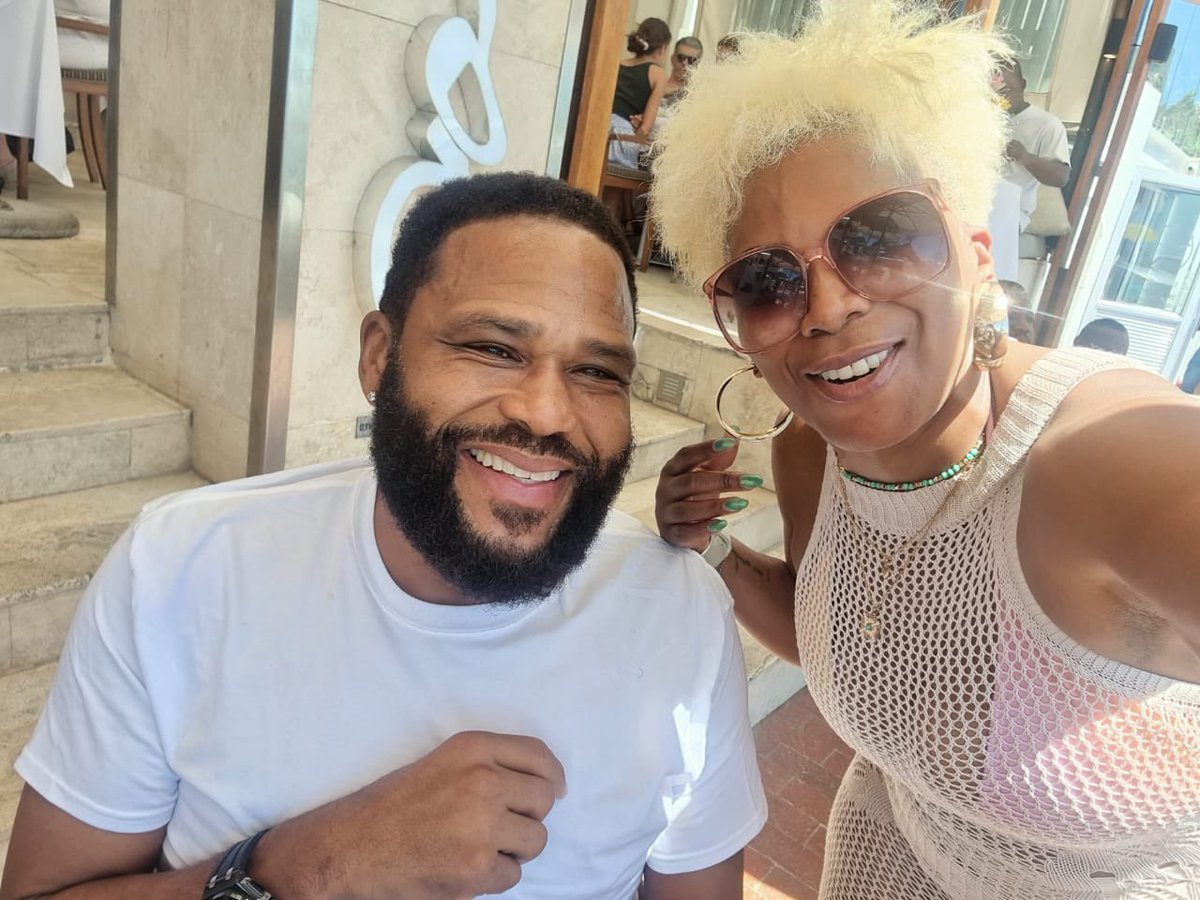 PennyLebyane's tweet photo. It's the craziest thing🤣🤣🤣 @anthonyanderson insists that l a famous star of "the house wives franchise" 🤣🤣🤣 he say's l'm the #NeneLeaks of of SA🙆🏾‍♀️🙆🏾‍♀️I'm like what the heck. It was great to see him enjoying SA. Maybe l will be a housewife in 2024🤷🏾‍♀️ https://t.co/NnLQwWNV8T