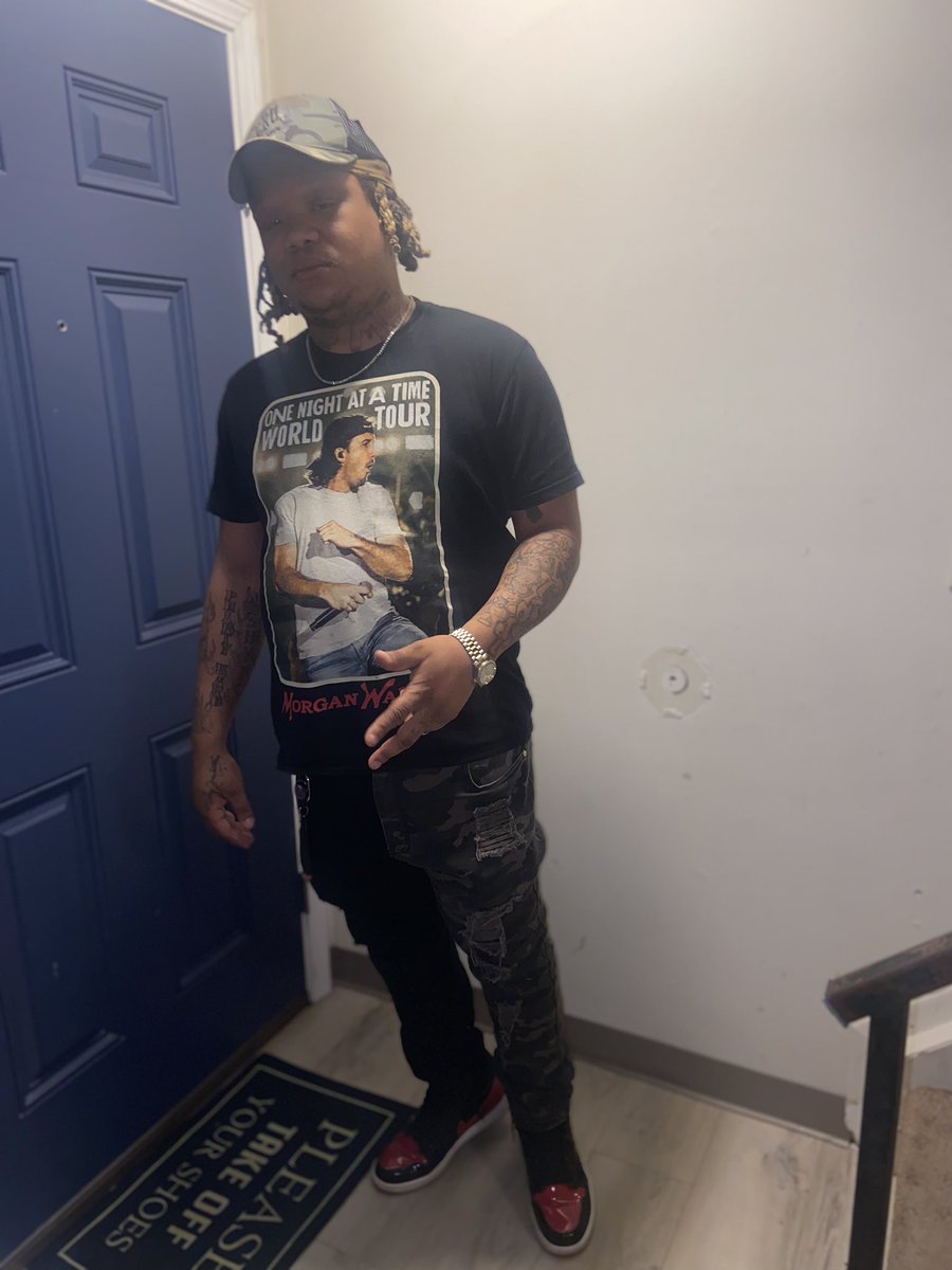 Mrs__Reese's tweet photo. Happy birthday to my husband @sheist_41  🎊🎉🎊🎉💙🥰🎂😍 https://t.co/9gV0BVrn7a