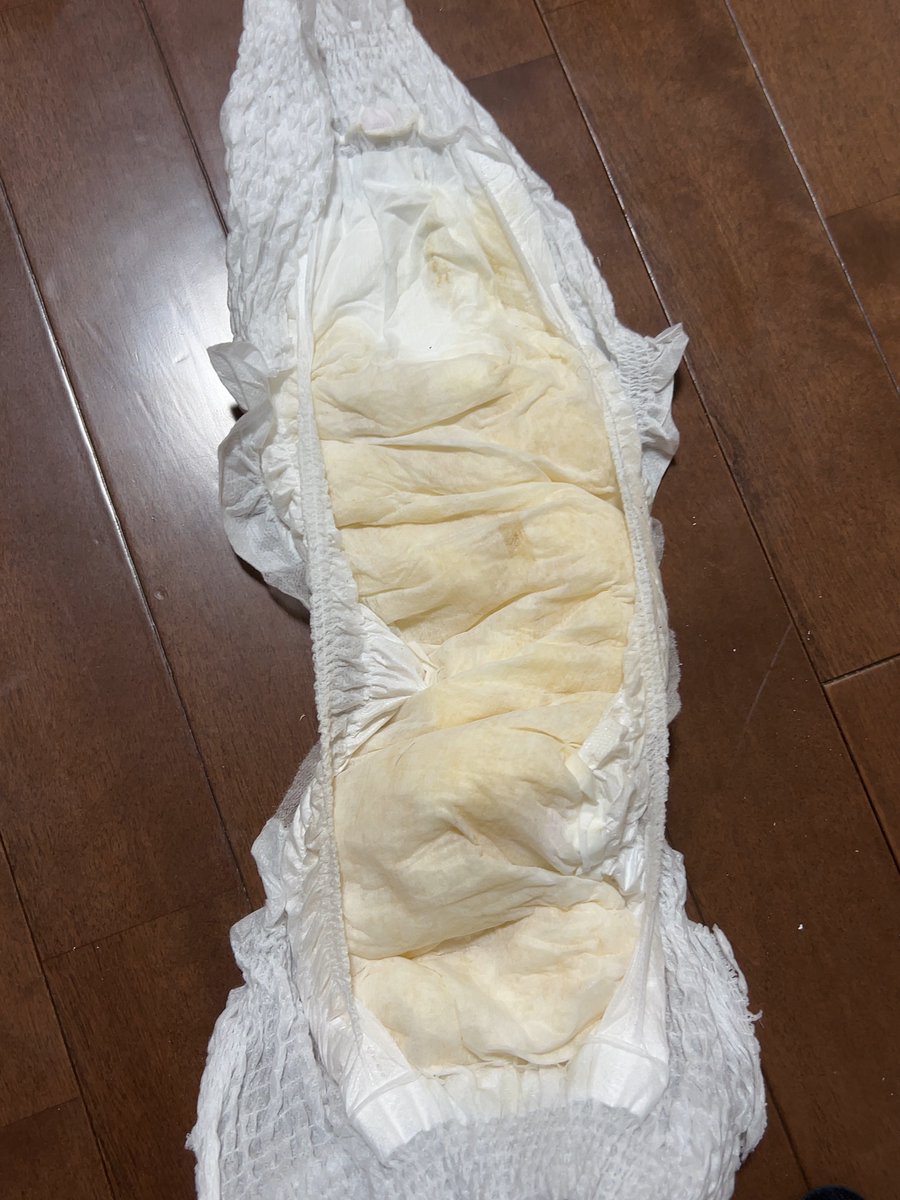omutu_yun's tweet photo. あけましておめでとうございます🎍⛩🎍
昨年はお世話になりました。中々投稿が出来なかったので、目標を立てます♪1か月に1回投稿をまずは目標にしたいと思います！引き続き応援よろしくお願いします🙇‍♂️
#おむつ
#オムツ
#初おむつ
#おもらし
#初おもらし
#ムーニーSB
#ABDL
#DL
#Diaper
#おむつ男子 https://t.co/tksCjaVvss