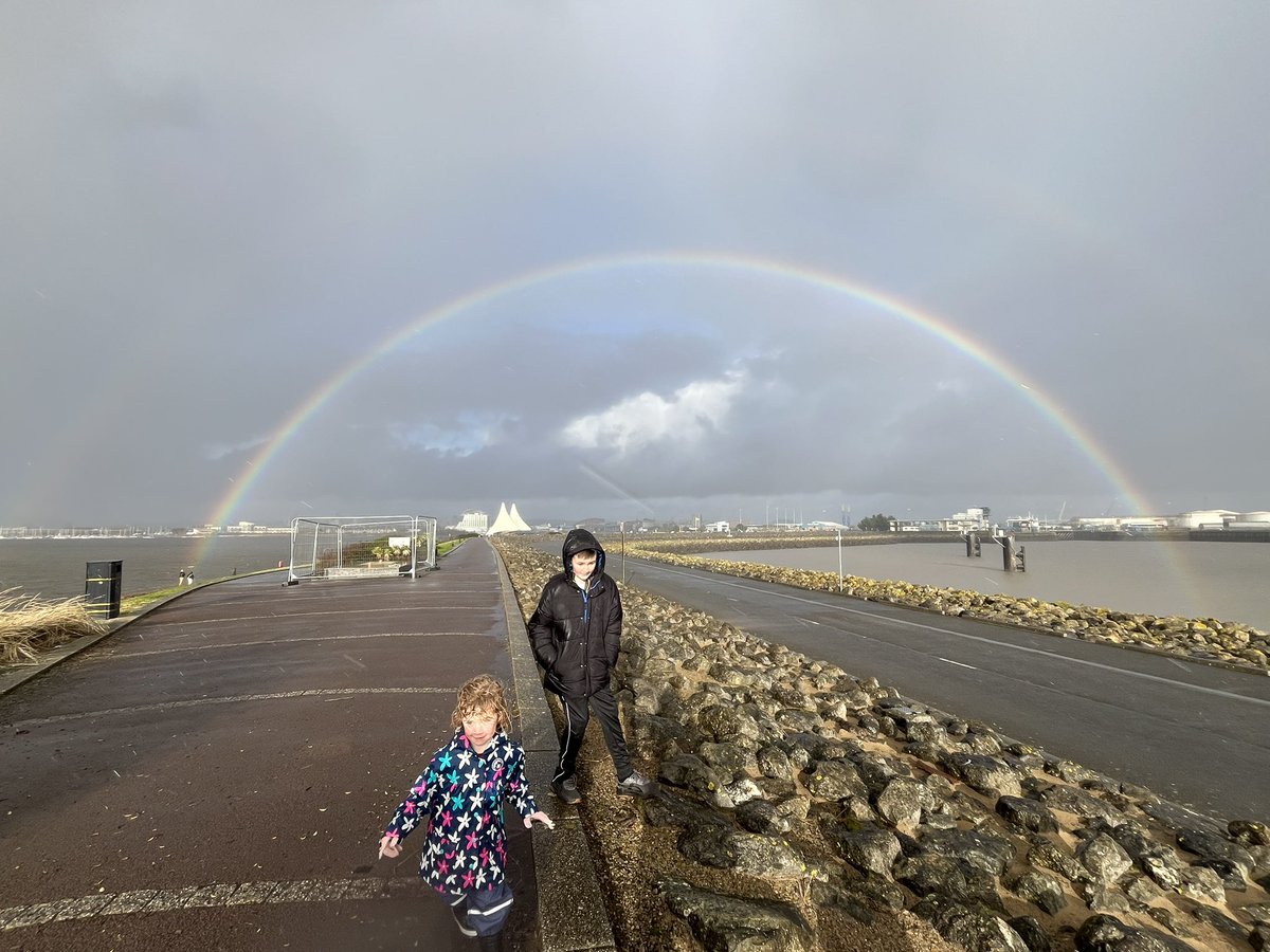 Seeder_Wood's tweet photo. When you brave the wind and driving rain you can be rewarded by the universe - it was even more stunning in real life 🌈 #enfys https://t.co/N7ce4fyMmw