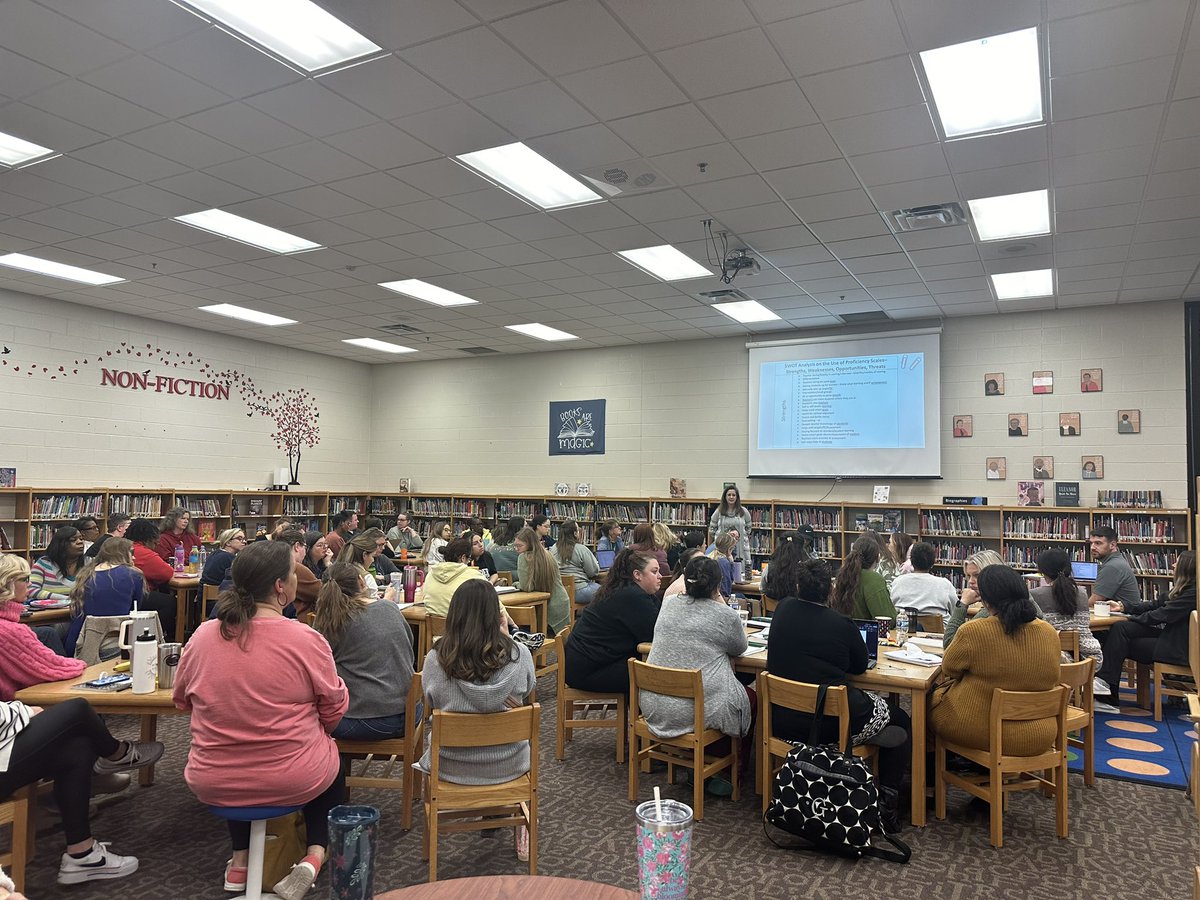 AnnHaley_RCS's tweet photo. LaVergne Lake teachers starting the new year rightโฆfocusing on their strengths first then focusing on areas they want to improve. #focus #empowering #RCSProud https://t.co/IsI3NcwuAS