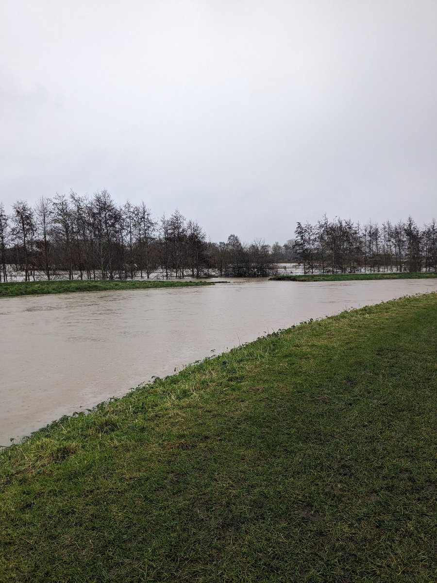 sue313131's tweet photo. @looknorthBBC @bbcweather @metoffice #flooding #lincolnshire https://t.co/x18YPs93ig