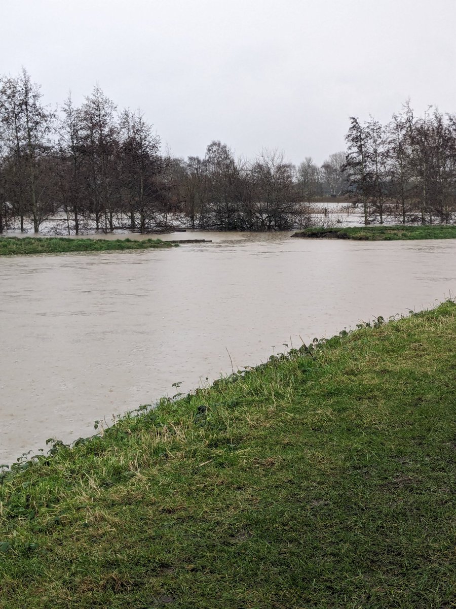sue313131's tweet photo. @looknorthBBC @bbcweather @metoffice #flooding #lincolnshire https://t.co/x18YPs93ig