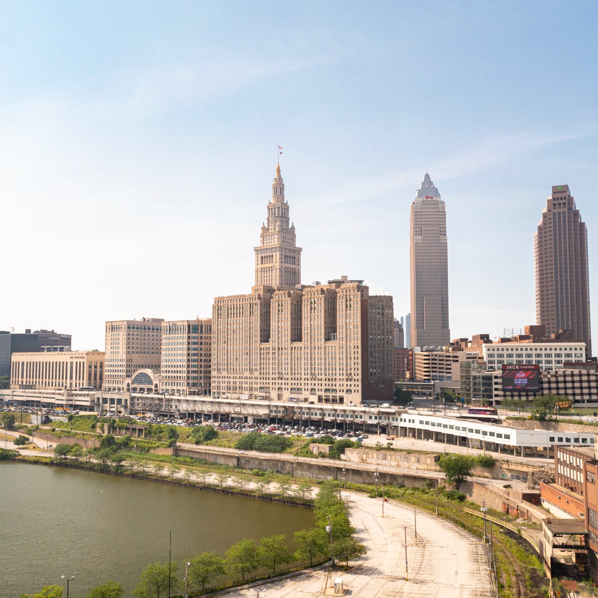 BedrockCLE's tweet photo. Going into the new year, looking back at some of our biggest announcements of 2023. π
-nuCLEus Site & Sherwin Williams Acquisitions
-Cleveland Clinic Peak Performance Center
#clevelandohio #clegram #thisiscle https://t.co/IcpP1KX5Bt