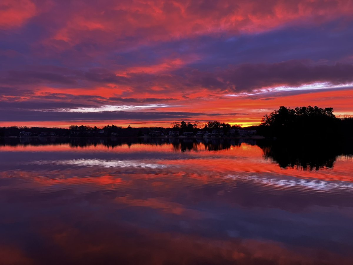 minnie_pickles's tweet photo. Good morning! ๐ Rember to look for the beauty around you. #natureheals๐
โจ๐ฒ๐๐ฟ๐ฆ
๐๐โ
๏ธ
#sunrisephotography #sunrise #sunriseoftheday
#reflectionphotography
#SouthwickMA #LakeCongamond
#lakephotography #thanksmothernature
#suffieldct https://t.co/yd9mA8faLT
